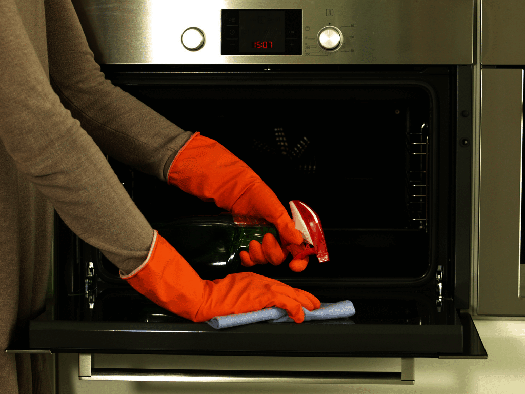 10 Recomendaciones para el cuidado del horno eléctrico de tu hogar Limpieza a mano