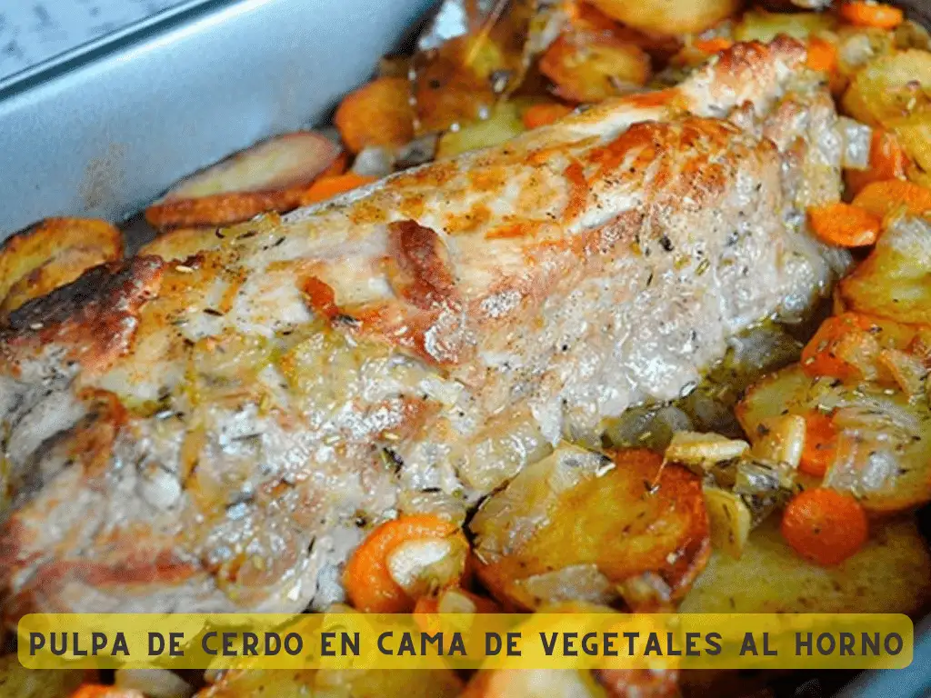 10 ideas para cocinar carne de cerdo al horno bien jugosa Pulpa de cerdo en cama de vegetales al horno