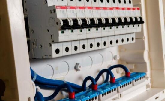 5 Señales de que tu Instalación Eléctrica no Soporta tu Horno 5 Señales de que tu Instalación Eléctrica no Soporta tu Horno