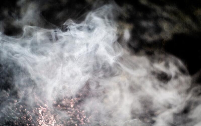 10 Señales de que tu Horno Está a Punto de Averiarse 5. Huele a Quemado sin Razón Aparente